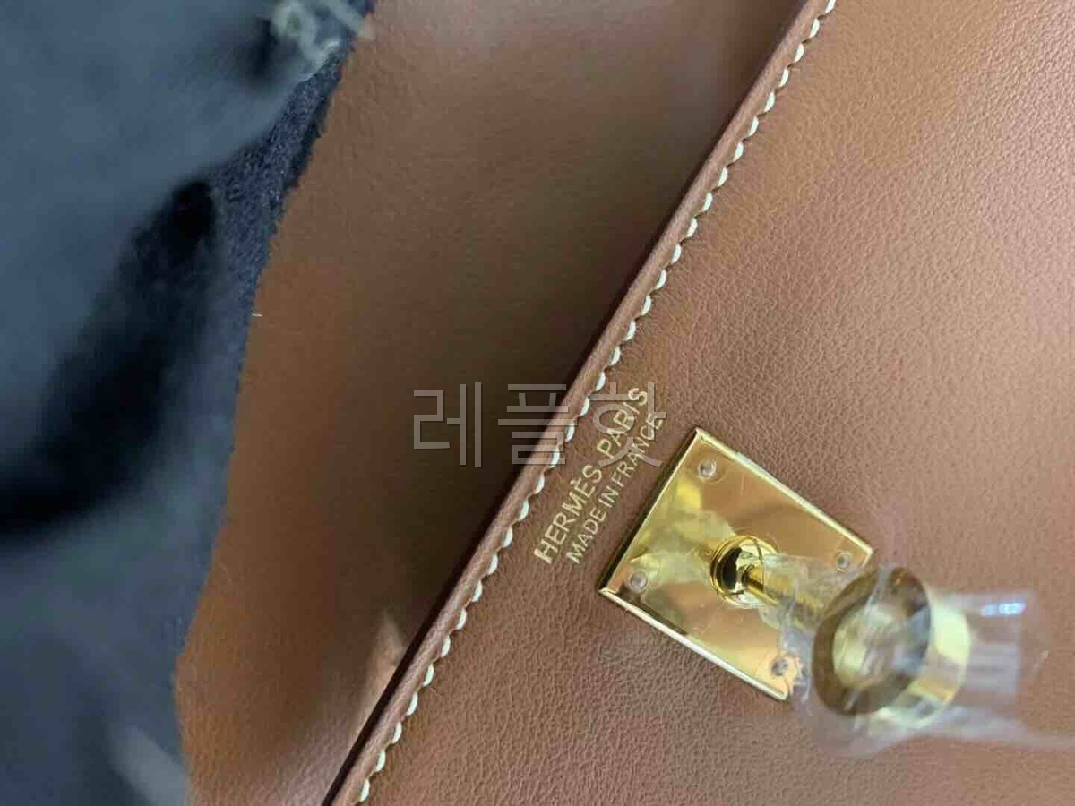 Hermès Kelly Danse 22 Swift Gold x Gold Hardware