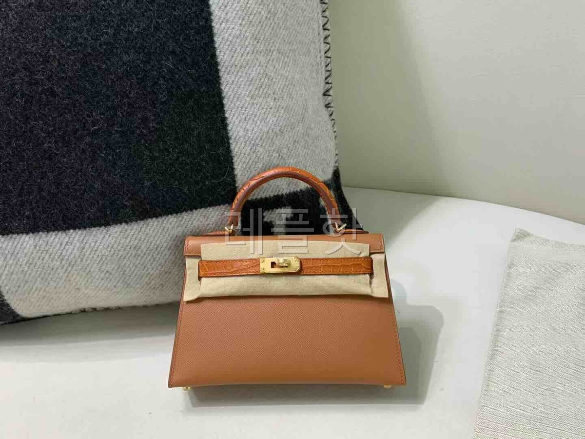 Hermès Mini Kelly II Touch Madame & Crocodile Gold x Gold Hardware