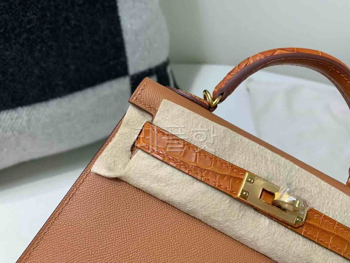 Hermès Mini Kelly II Touch Madame & Crocodile Gold x Gold Hardware