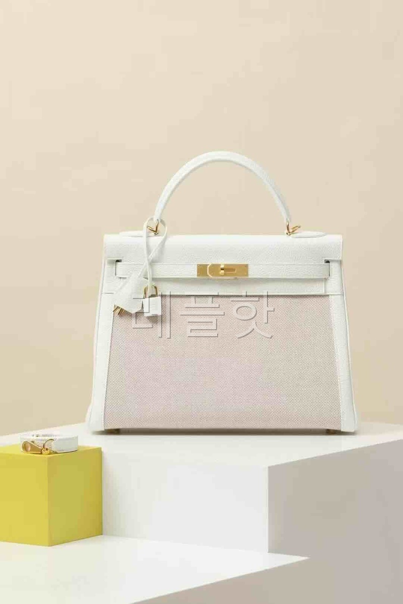 Hermès Kelly 28 Toile Canvas / Blanc Écru Epsom x Gold Hardware