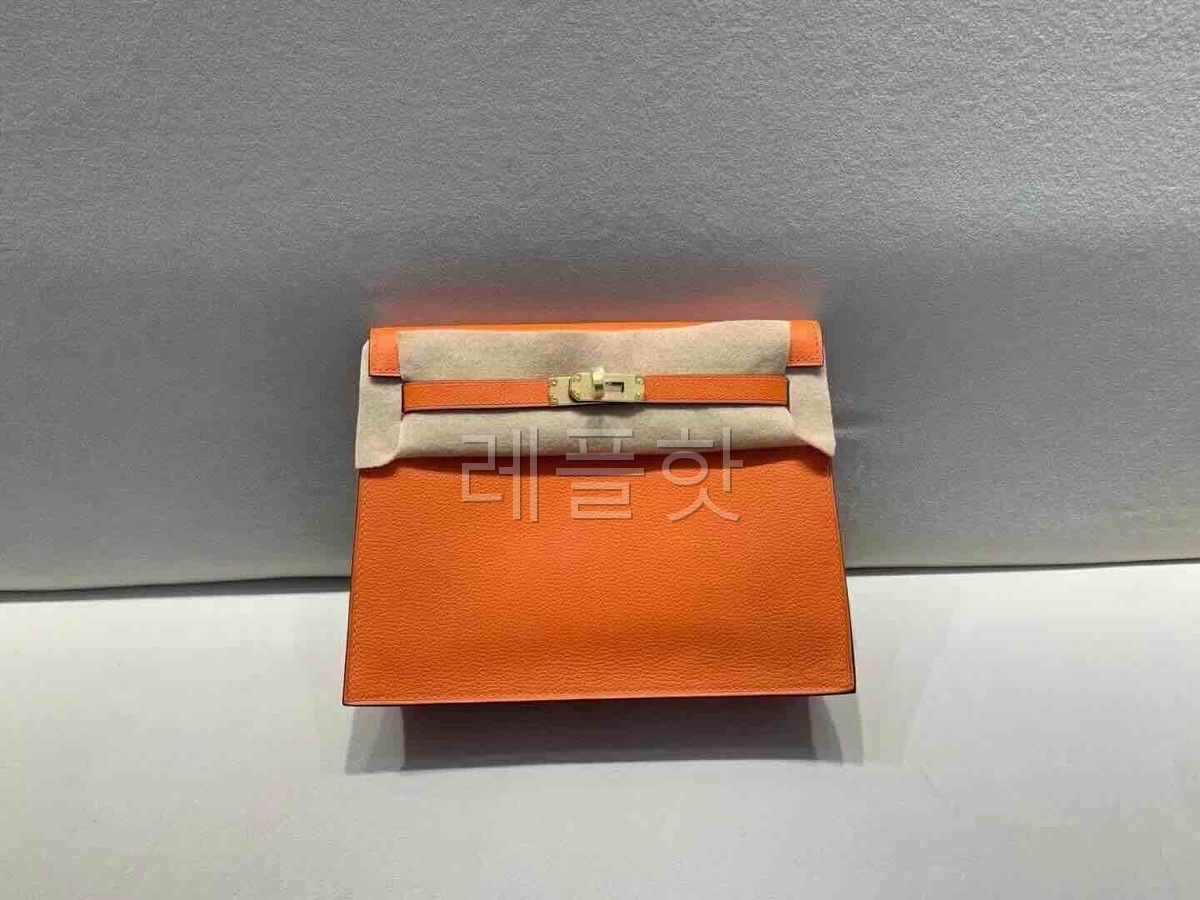 Hermès Kelly Danse 22 Evercolor Orange x Gold Hardware