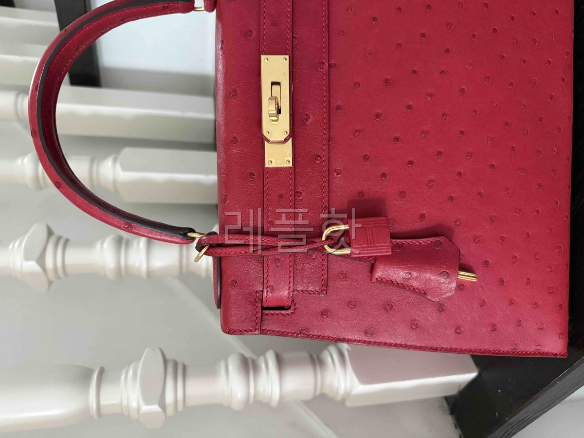 Hermès Kelly28 Sellier Ostrich Rouge Vif x Gold Hardware (HSS)
