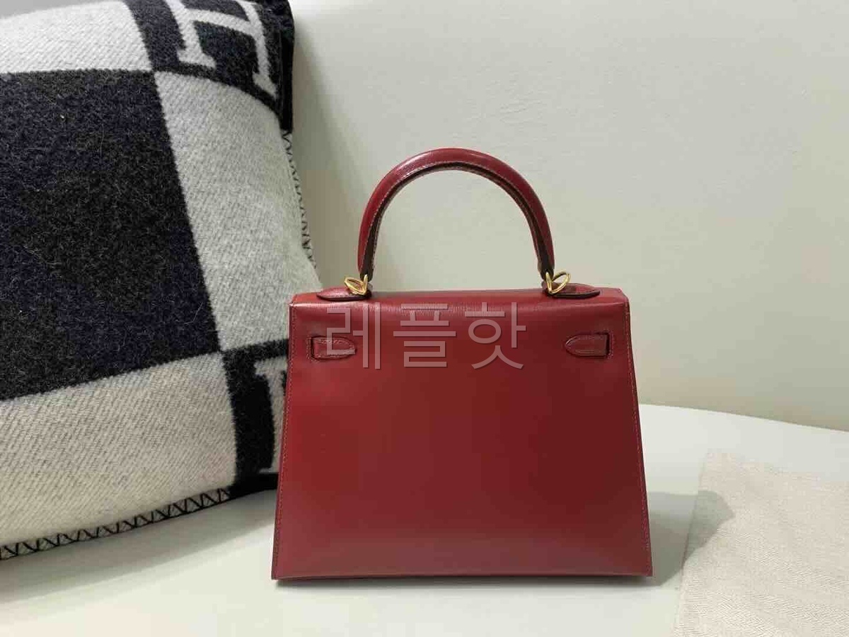 Hermès Kelly 25 Sellier in Box Calf, Rouge H x Gold Hardware