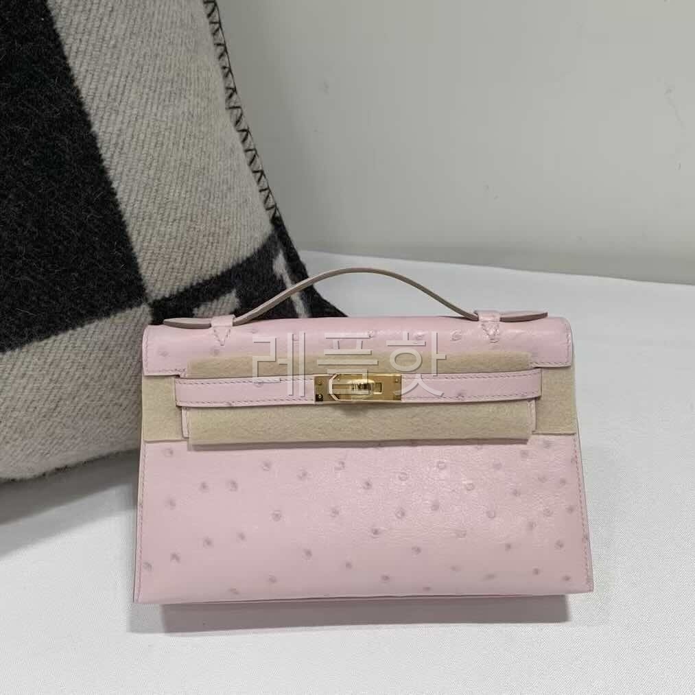 Hermès Kelly Pochette Ostrich Rose Sakura x Gold Hardware
