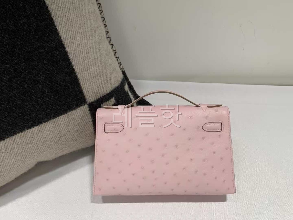 Hermès Kelly Pochette Ostrich Rose Sakura x Gold Hardware