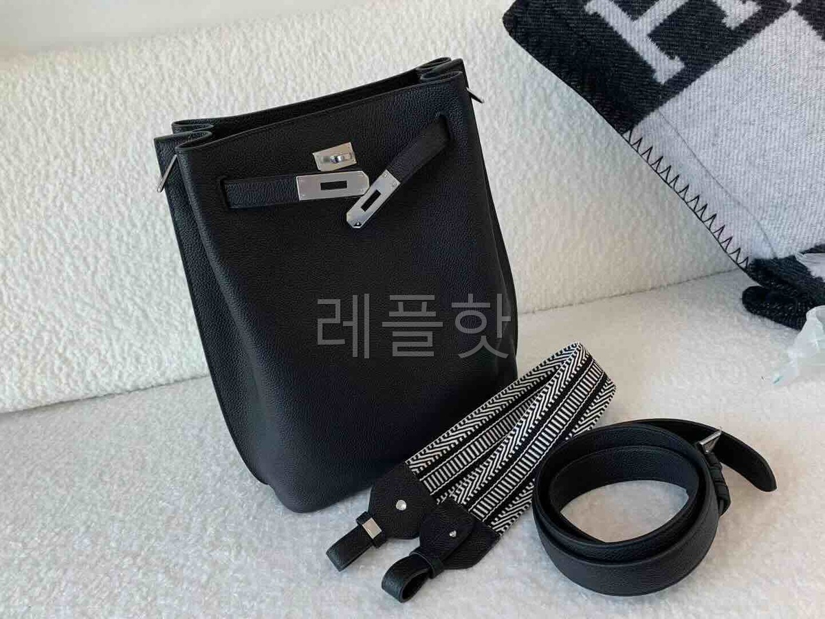 HermèsSo Kelly 22 Togo Noir x Palladium Hardware
