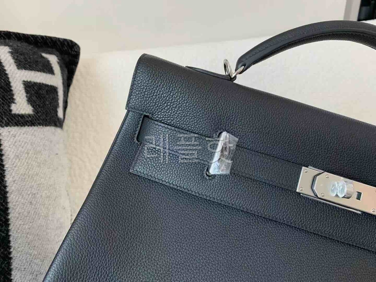 Hermès Kelly 42 Togo Noir x Palladium Hardware