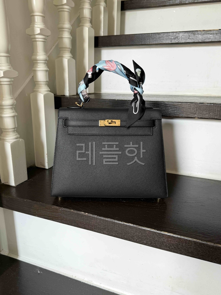 Hermès Kelly 25 Noir Epsom x Gold Hardware