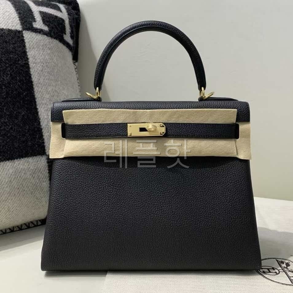 Hermès Kelly 28 Sellier Epsom Noir x Gold Hardware