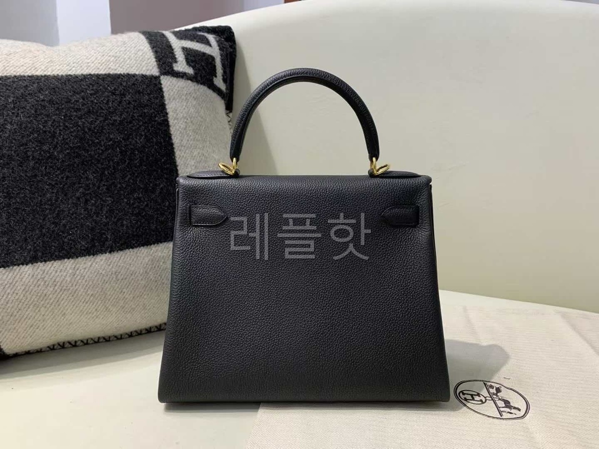 Hermès Kelly 28 Sellier Epsom Noir x Gold Hardware