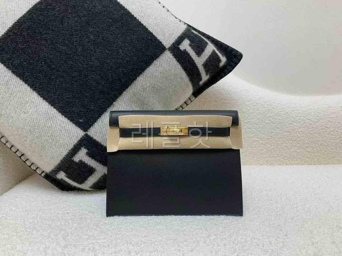 Hermès Kelly Danse 22 Swift Noir x Gold Hardware