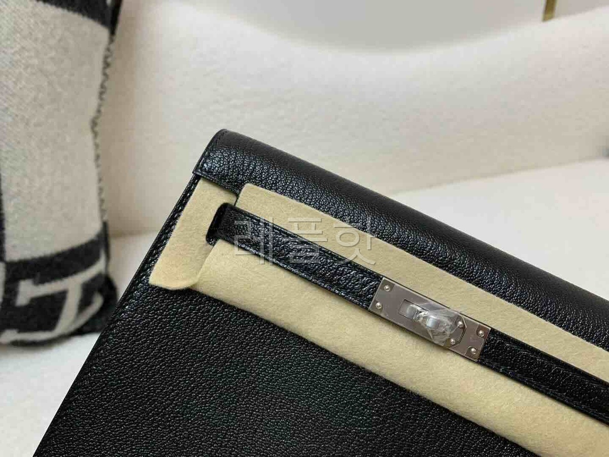 Hermès Kelly Danse Chevre Noir with Gold Hardware