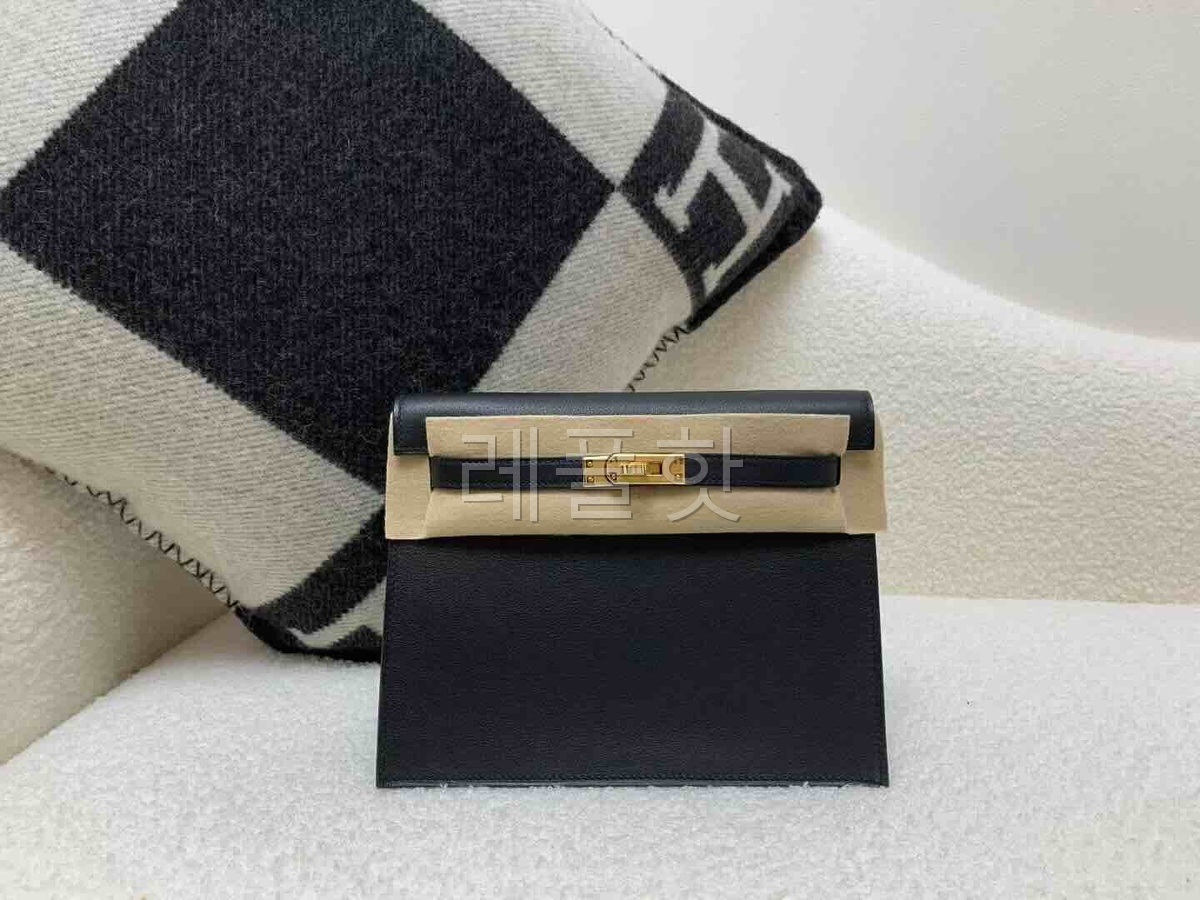 Hermès Kelly Danse Evercolor Noir with Gold Hardware