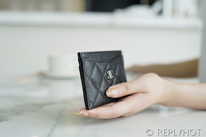 샤넬 클래식 카드 지갑 카프스킨 실버메탈 블랙 [매장가 70만원대]