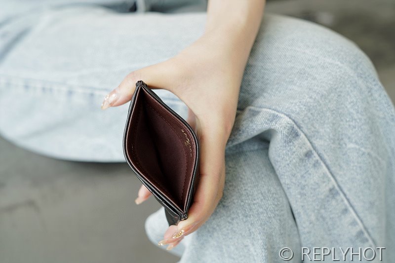 샤넬 클래식 카드 지갑 램스킨 골드메탈 블랙 [매장가 70만원대]