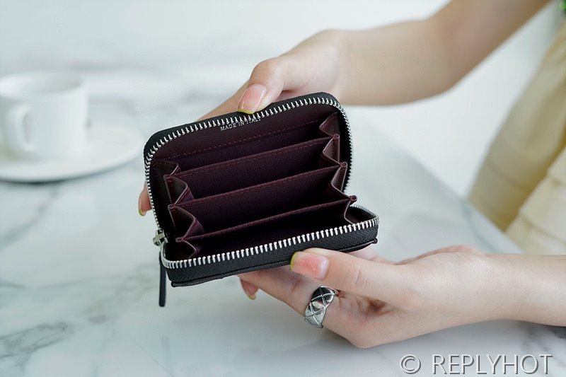 샤넬 클래식 지퍼 동전 지갑 카프스킨 실버메탈 블랙 [매장가 94만원대]