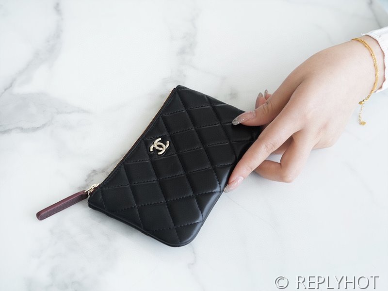 샤넬 클래식 미니 파우치 램스킨 골드메탈 블랙 [매장가 90만원대]