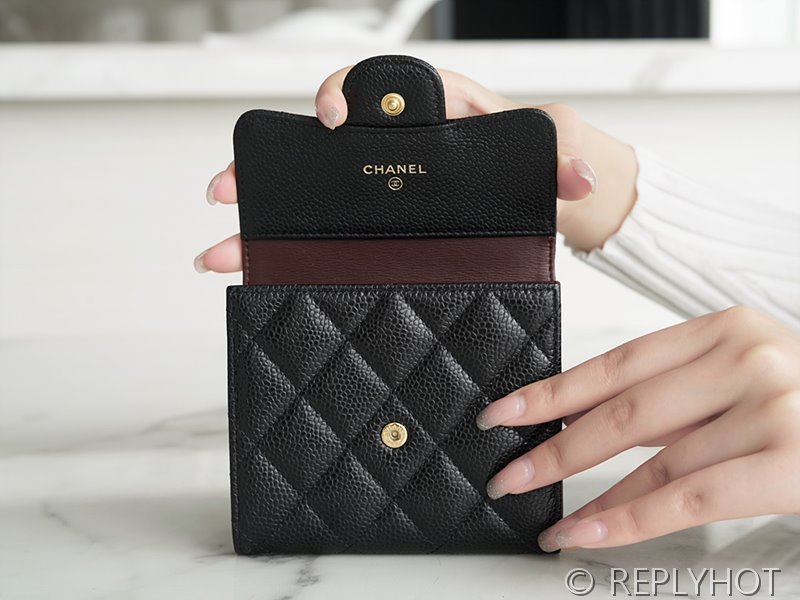 샤넬 클래식 스몰 플랩 지갑 카프스킨 골드메탈 블랙 [매장가 170만원대]