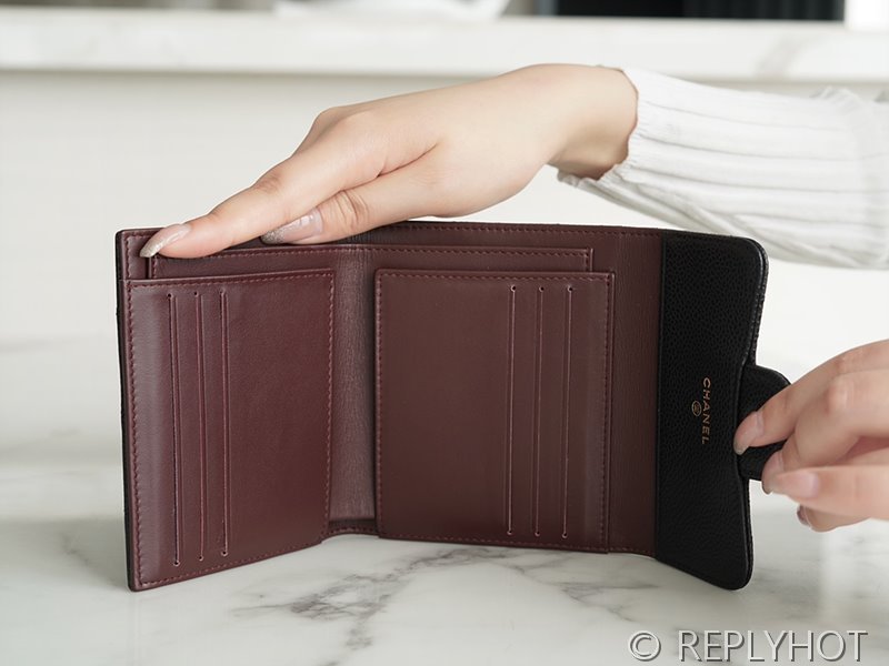 샤넬 클래식 스몰 플랩 지갑 카프스킨 골드메탈 블랙 [매장가 170만원대]