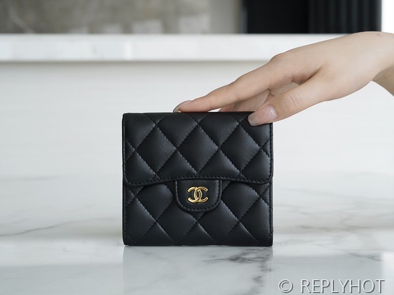 샤넬 클래식 스몰 플랩 지갑 램스킨 골드메탈 블랙 [매장가 170만원대]