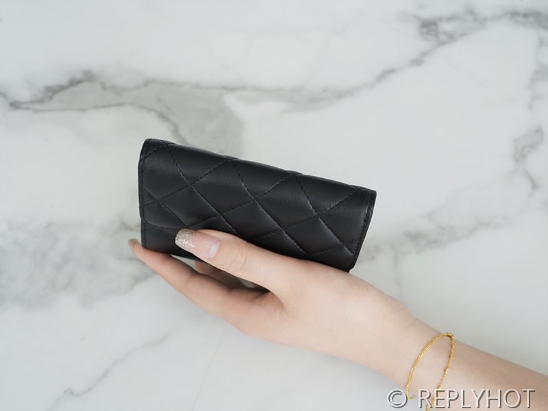 샤넬 클래식 스몰 플랩 지갑 램스킨 골드메탈 블랙 [매장가 170만원대]