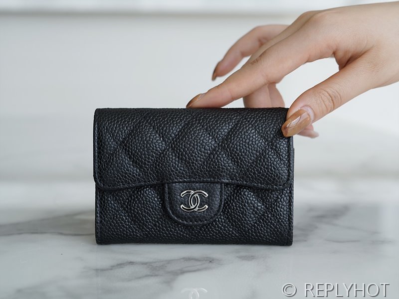 샤넬 클래식 카드 홀더 지갑 카프스킨 실버메탈 블랙 [매장가 150만원대]