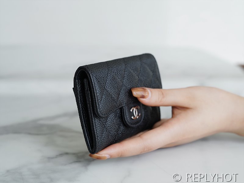 샤넬 클래식 카드 홀더 지갑 카프스킨 실버메탈 블랙 [매장가 150만원대]