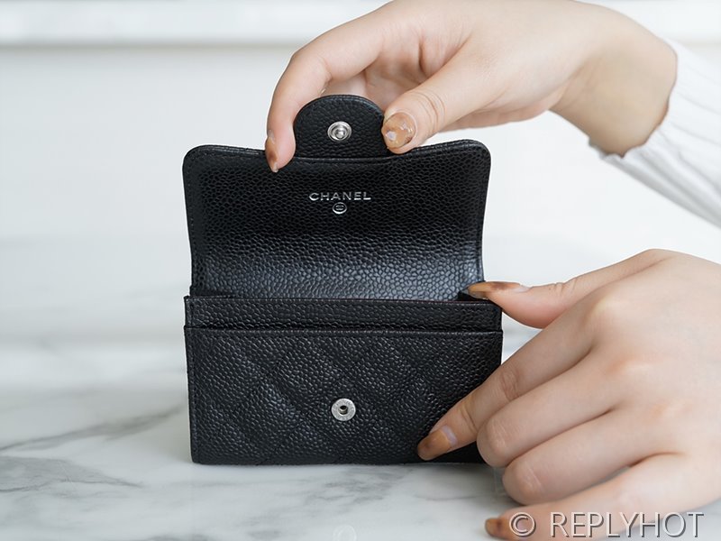 샤넬 클래식 카드 홀더 지갑 카프스킨 실버메탈 블랙 [매장가 150만원대]