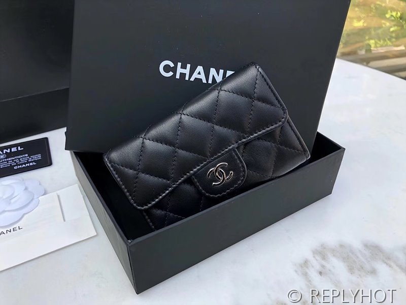 샤넬 클래식 카드 홀더 지갑 램스킨 실버메탈 블랙 [매장가 150만원대]