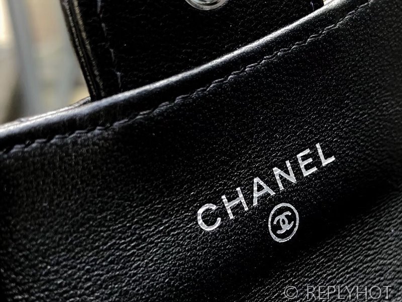 샤넬 클래식 카드 홀더 지갑 램스킨 실버메탈 블랙 [매장가 150만원대]