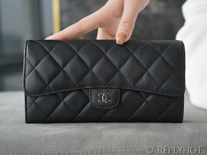 샤넬 클래식 장지갑 카프스킨 실버메탈 블랙 [매장가 200만원대]