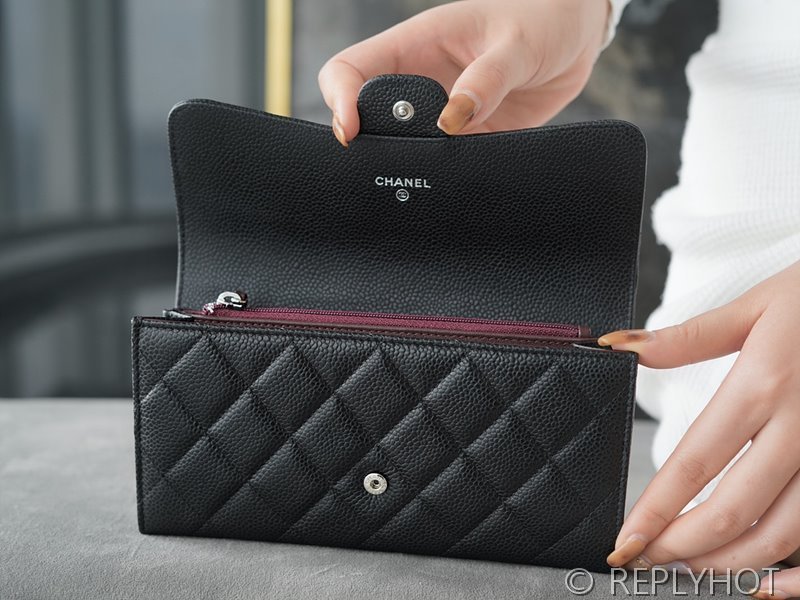 샤넬 클래식 장지갑 카프스킨 실버메탈 블랙 [매장가 200만원대]