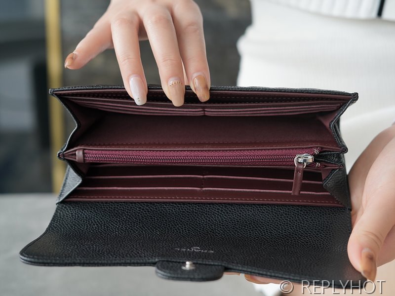 샤넬 클래식 장지갑 카프스킨 실버메탈 블랙 [매장가 200만원대]
