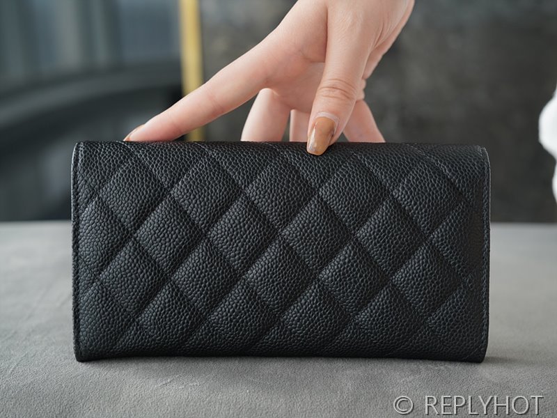 샤넬 클래식 장지갑 카프스킨 골드메탈 블랙 [매장가 200만원대]