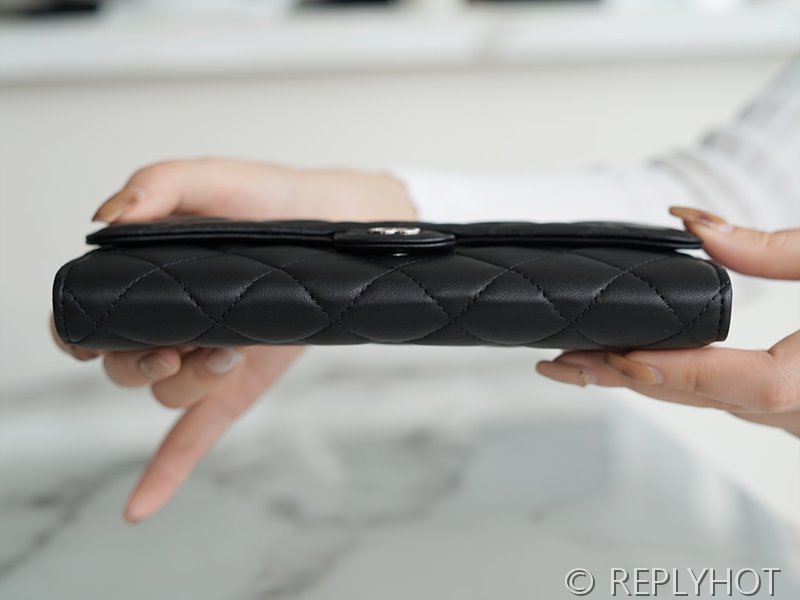 샤넬 클래식 장지갑 램스킨 실버메탈 블랙 [매장가 200만원대]