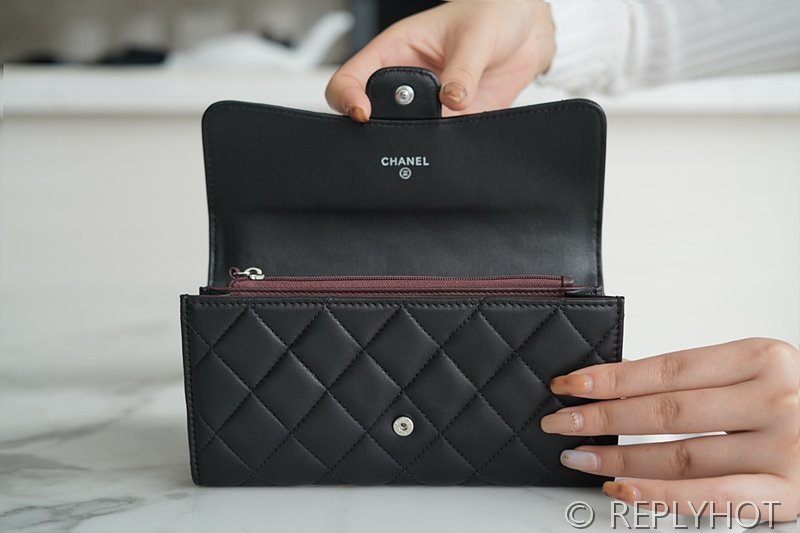 샤넬 클래식 장지갑 램스킨 실버메탈 블랙 [매장가 200만원대]