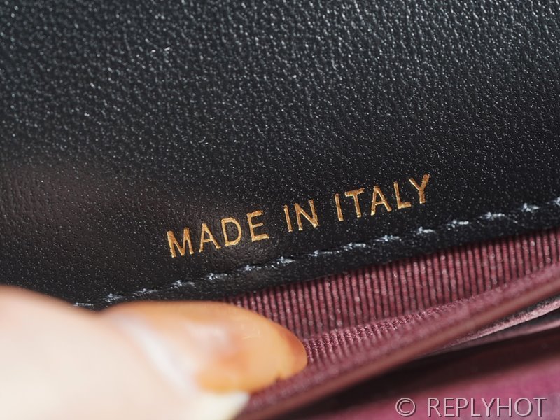 샤넬 클래식 장지갑 램스킨 골드메탈 블랙 [매장가 200만원대]