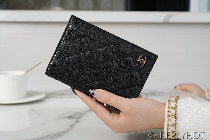 샤넬 클래식 여권 지갑 케이스 [매장가 130만원대]