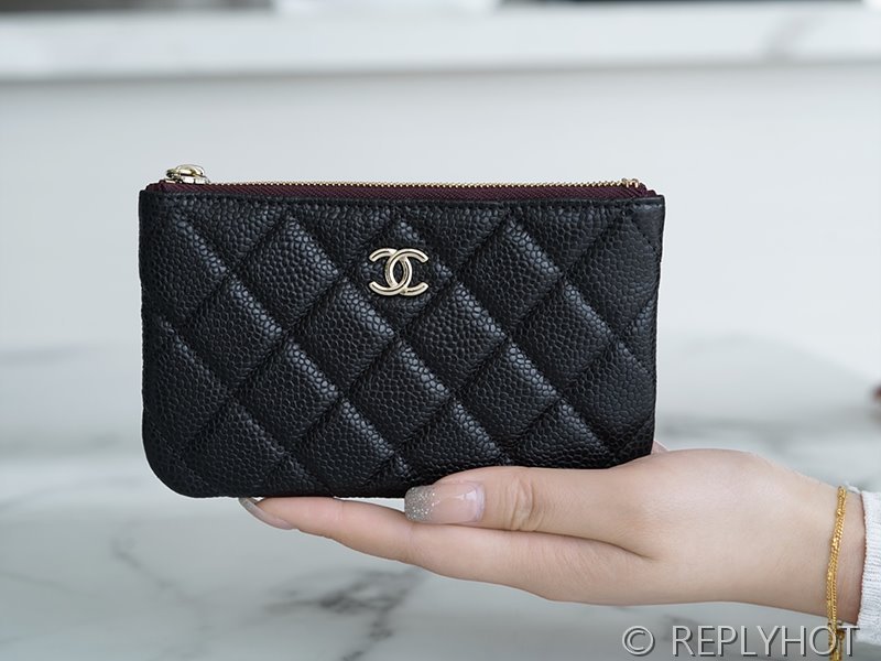 샤넬 클래식 미니 파우치 카프스킨 골드메탈 블랙 [매장가 90만원대]