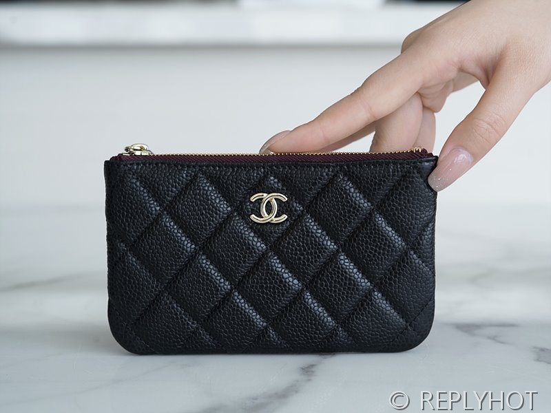 샤넬 클래식 미니 파우치 카프스킨 골드메탈 블랙 [매장가 90만원대]