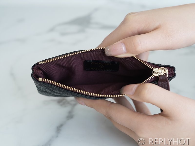 샤넬 클래식 미니 파우치 카프스킨 골드메탈 블랙 [매장가 90만원대]