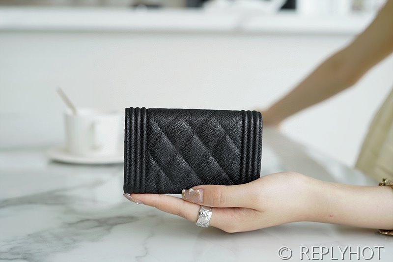 샤넬 보이 플랩 카드 홀더 카프스킨 골드메탈 블랙 [매장가 170만원대]