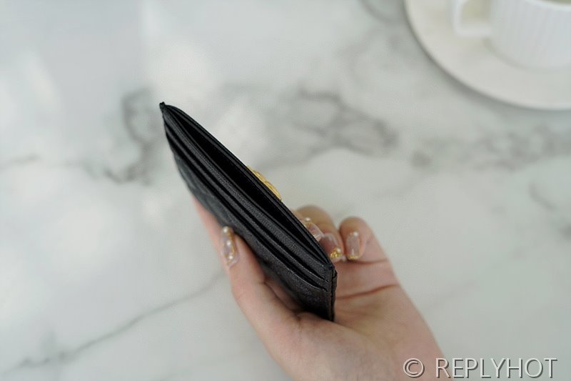 샤넬 보이 카드 홀더 지갑 카프스킨 골드메탈 블랙 [매장가 120만원대]