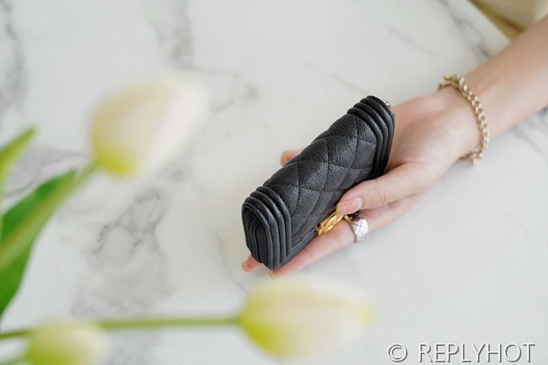 샤넬 보이 지퍼 카드 지갑 카프스킨 골드메탈 블랙 [매장가 100만원대]