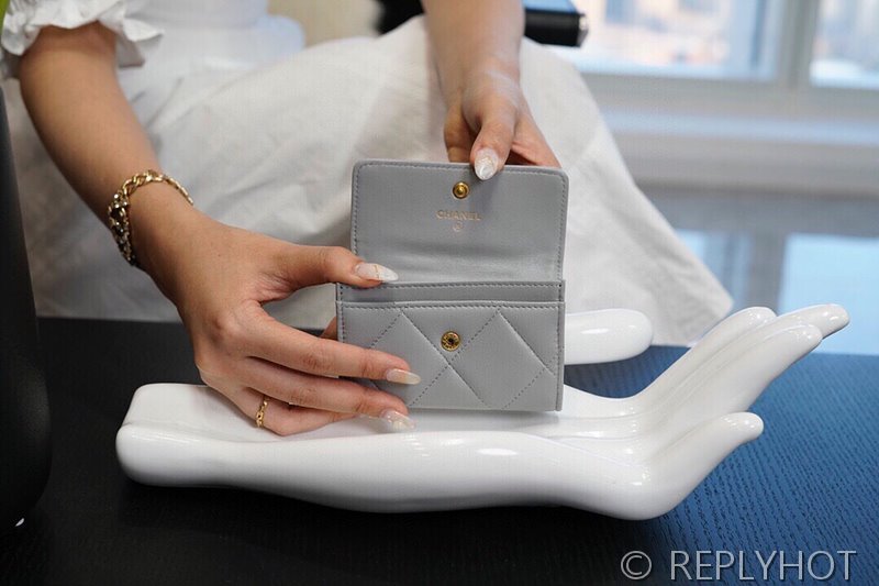 샤넬 19 플랩 카드 홀더 램스킨 골드메탈 [매장가 만원대]