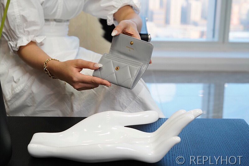 샤넬 19 플랩 카드 홀더 램스킨 골드메탈 [매장가 만원대]