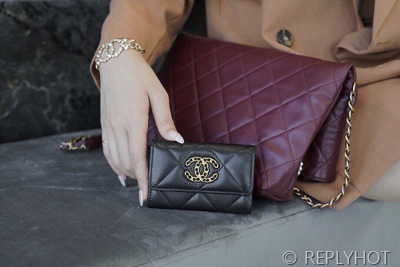 샤넬 19 플랩 카드 홀더 램스킨 골드메탈 [매장가 만원대]