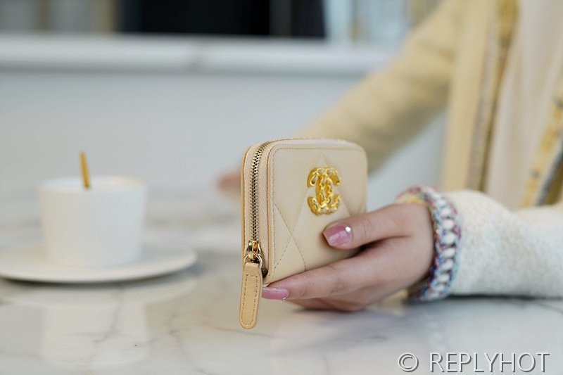 샤넬 19 동전 지갑 램스킨 골드메탈 [매장가110 만원대]