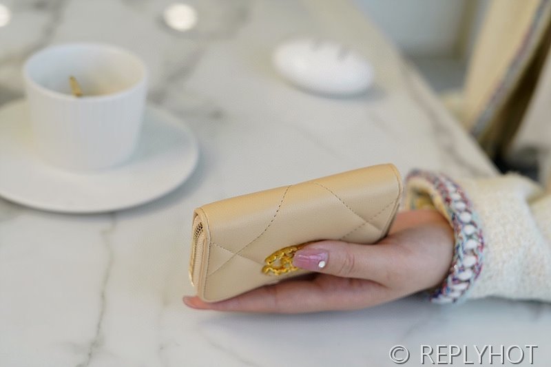 샤넬 19 동전 지갑 램스킨 골드메탈 [매장가110 만원대]