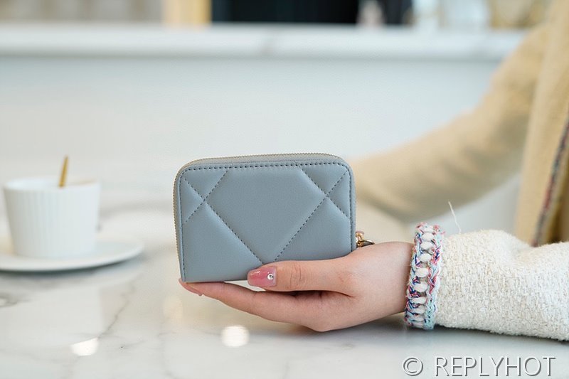 샤넬 19 동전 지갑 램스킨 골드메탈 그레이 [매장가 110만원대]